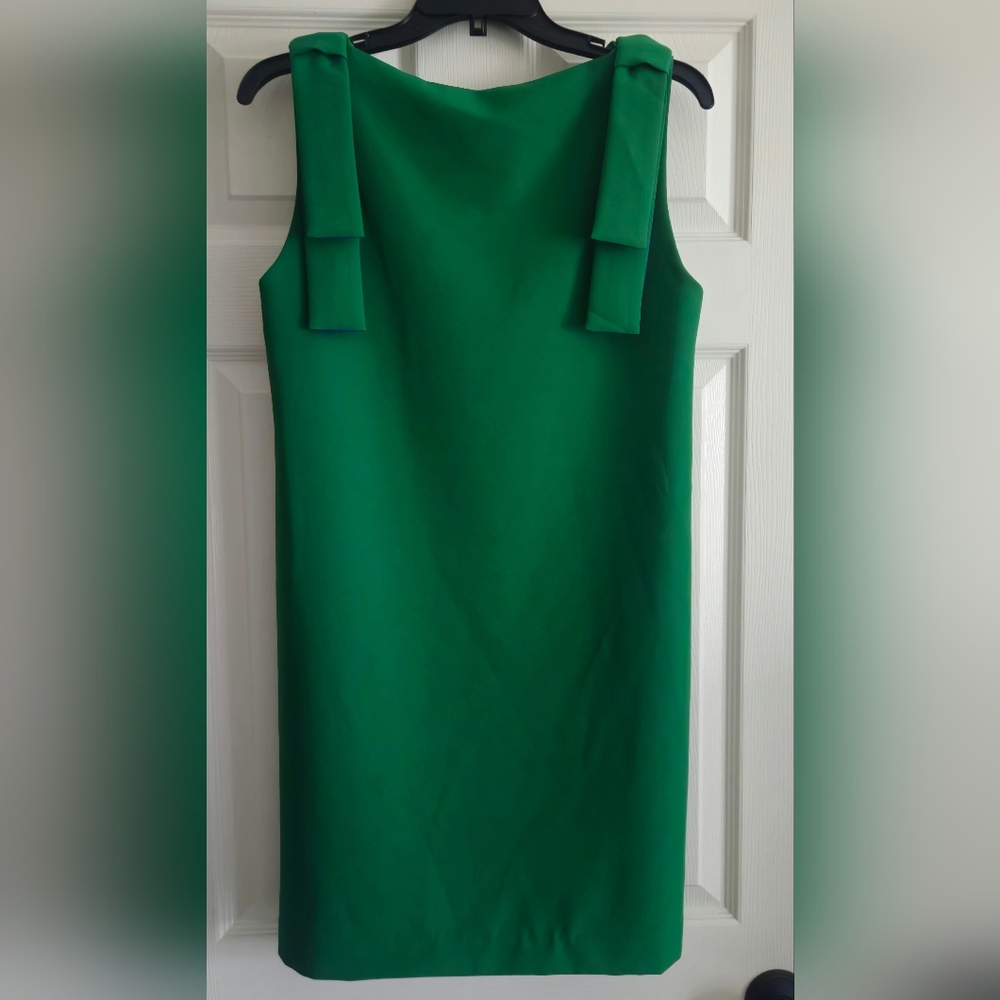 Abbey Glass Sleeveless Boat Neck Bow Shoulder Detail Shift Dress:Kelly Green: XS - Picture 4 of 13